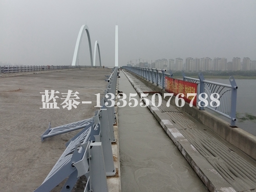 上海南京路沂河大桥（轻砂泡沫混凝土设计强度5.0mpa）
